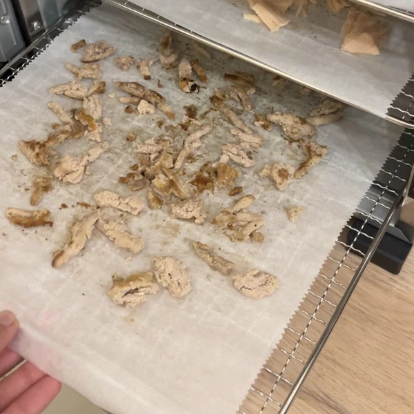 cooked ground turkey on food tray - dehydrate food