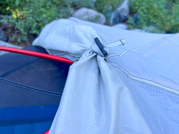 rainfly fastener for stargazing mode