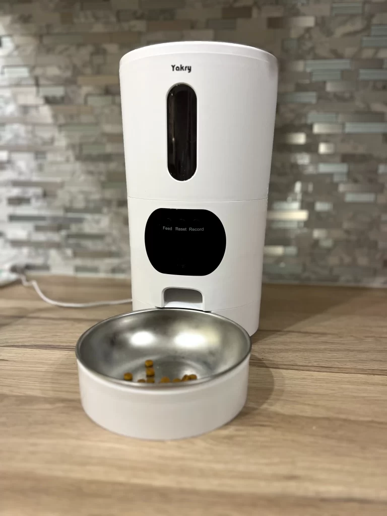 automatic pet feeder with camera
