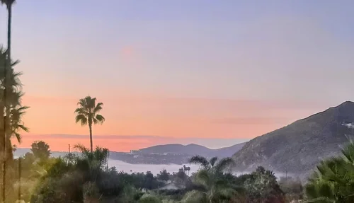 Family-Friendly Retreat with Mountain Views and Outdoor Spa 2
