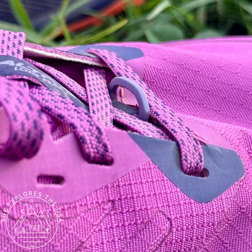 Altra Lone Peak 9 Plus gaiter hook